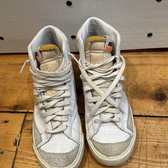 size 8 green nike blazers - Picture 2 of 3